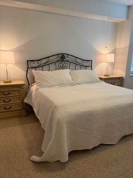 Building Photo - 3981 Bishopwood Ct E