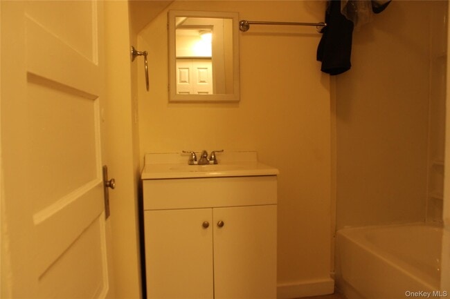 Building Photo - 52 S Bridge St