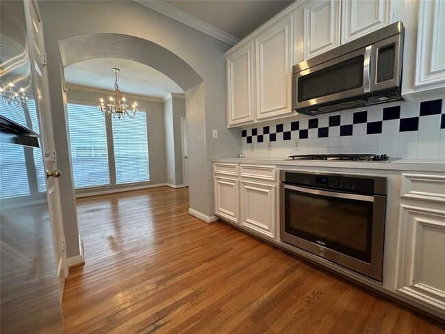 Primary Photo - 1422 Crocker St
