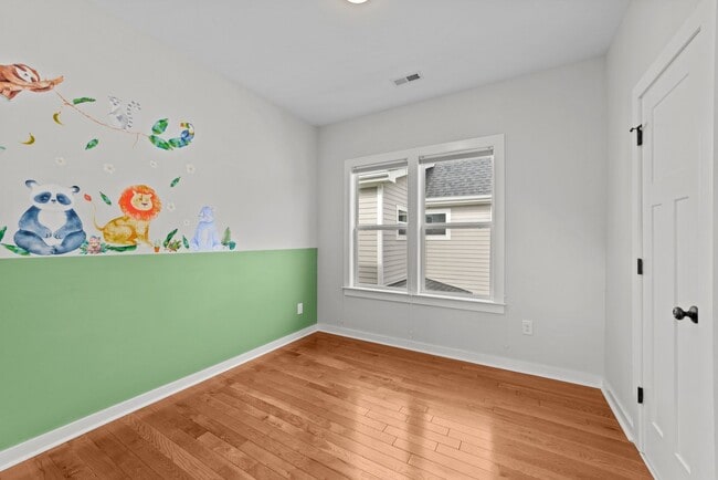Building Photo - Modern 3 Bedroom home inside Downtown Raleigh, Fenced-in Backyard, Updated Kitchen, Pet Friendly!