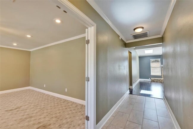 Building Photo - 8413 Slant Oak Dr