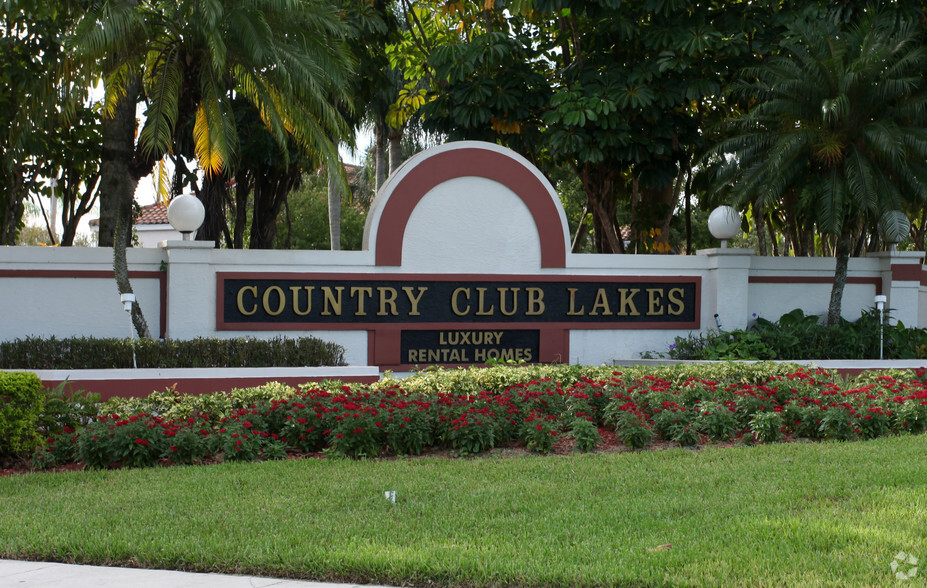 Country Club Lakes - Country Club Lakes Apartments