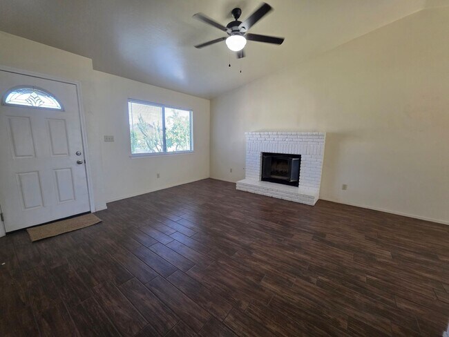 Building Photo - 1012 Orangewood St