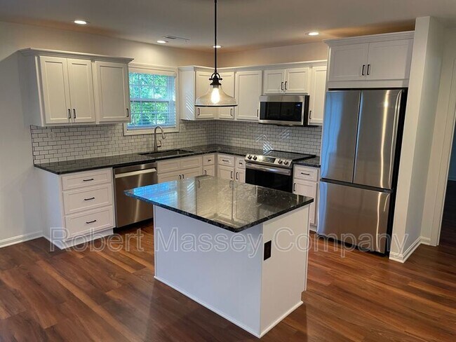 Building Photo - 8505 Saurel Dr