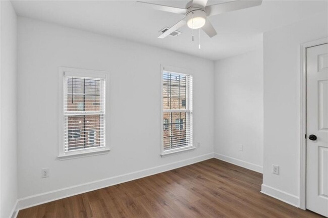 Building Photo - 3267 Ferncliff Ln