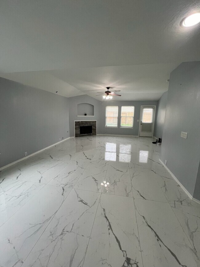 Building Photo - 5702 La Crema