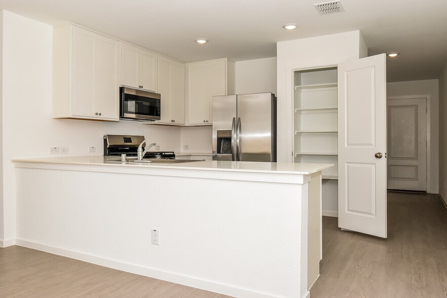 Building Photo - 1718 Crossbill St