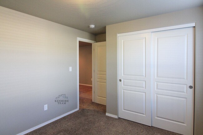 Building Photo - 3 Bed, 2 Bath Home in South Richland