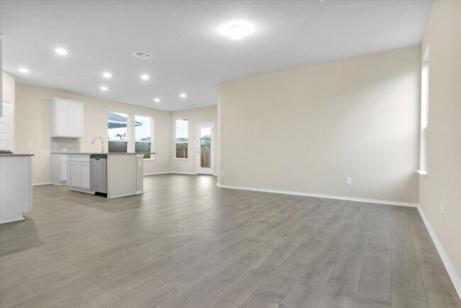 Building Photo - 135 Lyndon Dr