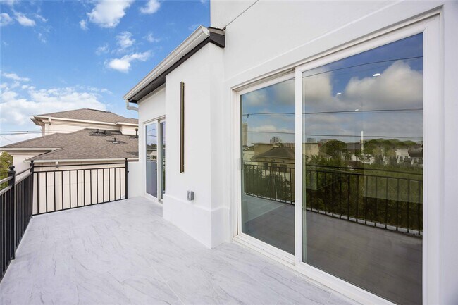 Building Photo - 1413 Stanford St