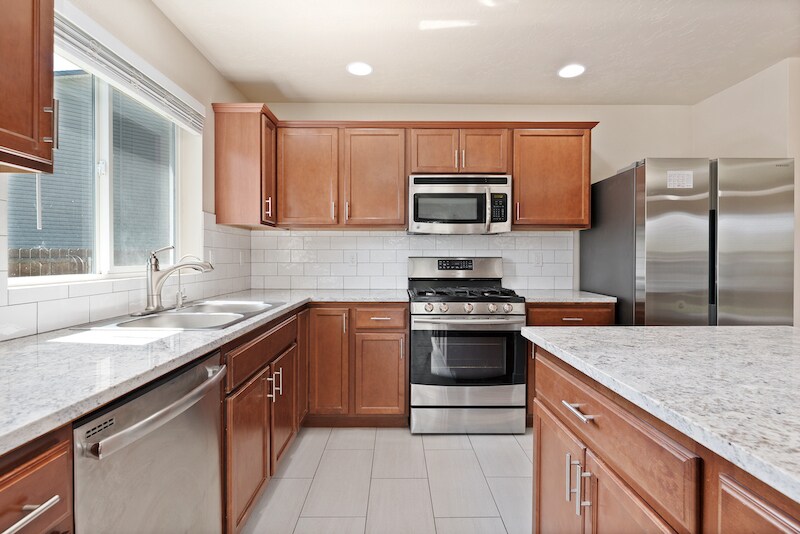 Building Photo - 4994 N Newsham Ave