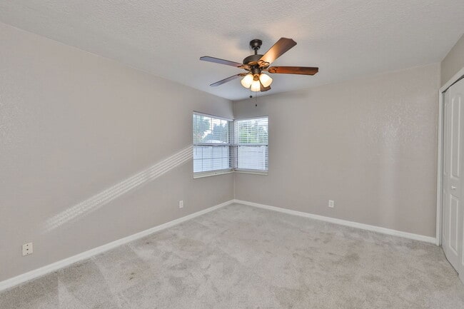 Building Photo - 619 40th Ave N