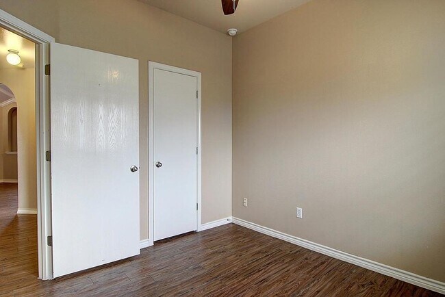 Building Photo - 2409 Gold Star Dr