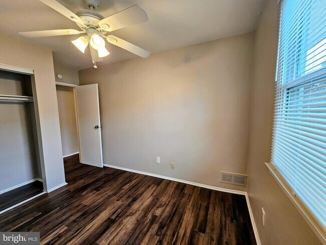 Building Photo - 1519 Roosevelt Dr