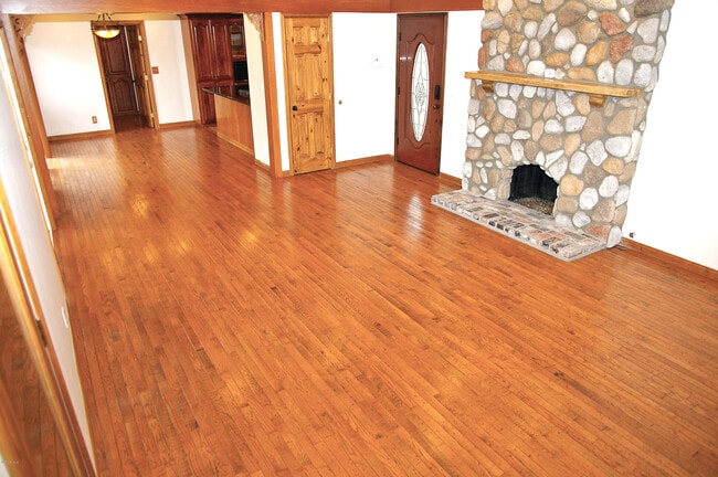 Building Photo - 268 Lake Sherwood Dr