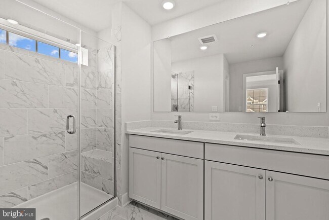 Building Photo - 7754 Meander Ct S