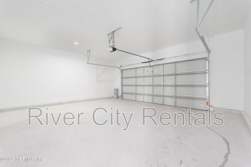 Building Photo - 9261 Dolphin St