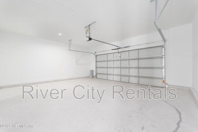 Building Photo - 9261 Dolphin St