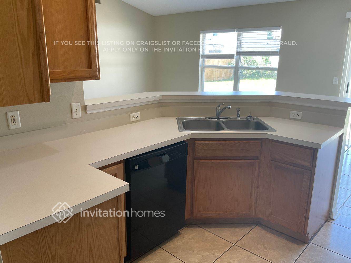 Building Photo - 1160 St Tropez Ct