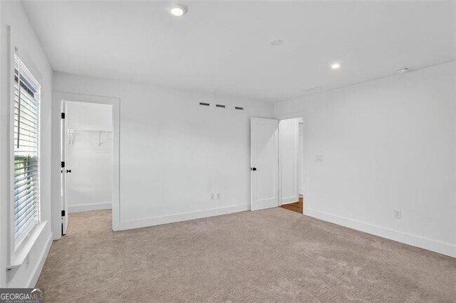 Building Photo - 608 Avondale Pk Cir