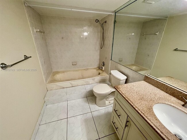 Building Photo - 491 Racquet Club Rd