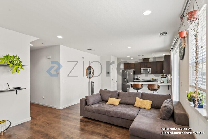 Building Photo - 117 Caspian Way