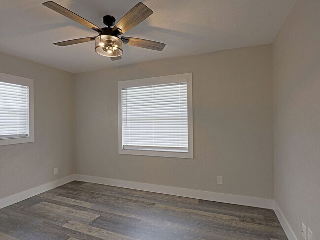 Building Photo - Duplex- Fort Myers Duplex 14181