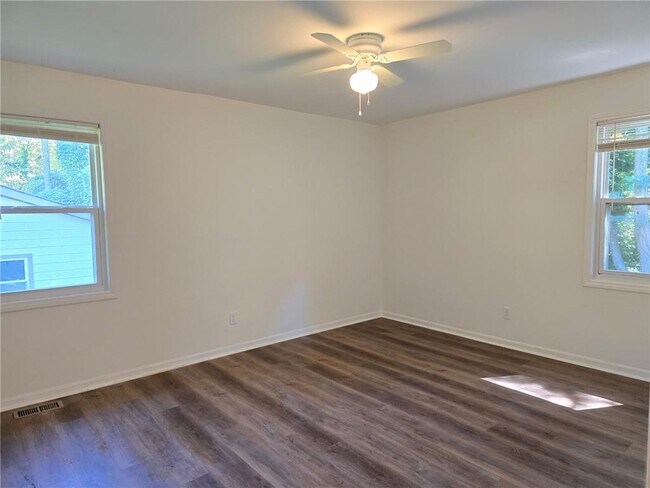 Building Photo - 485 Pineland Rd SW