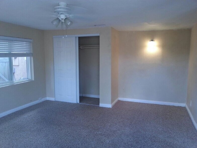 Building Photo - 4043 Thomas St