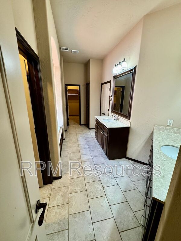 Building Photo - 3121 SW 136th Terrace