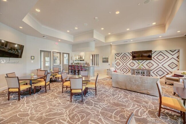 Building Photo - 1585 Evergreen Terrace