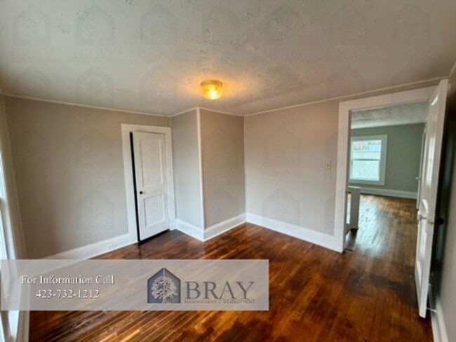 Building Photo - Charming Renovated 1935 Historic Home with Fenced Yard in Central Kingsport