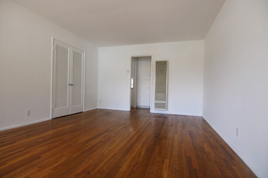 Living Room - 4140 Verdugo Rd