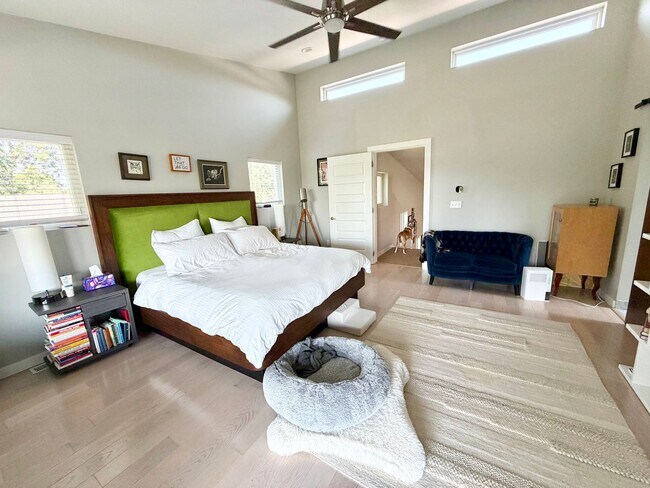 Building Photo - Contemporary 2 bedroom, 2.5 bath home in the heart of Route 66.