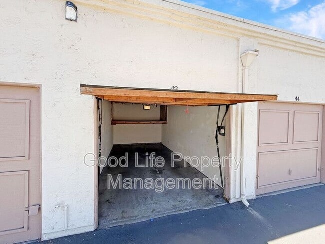 Building Photo - 770 Eastshore Terrace