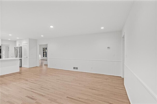 Building Photo - 2713 Briarlake Rd NE