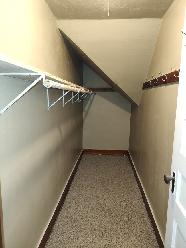 Building Photo - 1859 Mount Vernon St