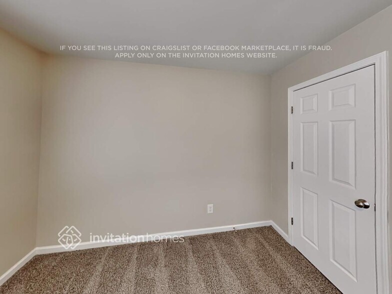 Building Photo - 320 Balaban Cir