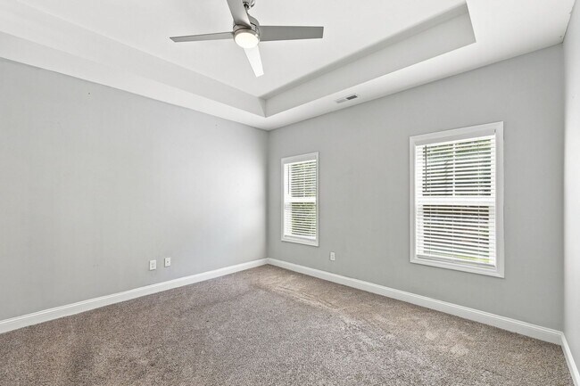 Building Photo - 233 Forester Dr