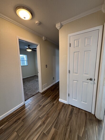 Building Photo - 4 Bed/2 Bath