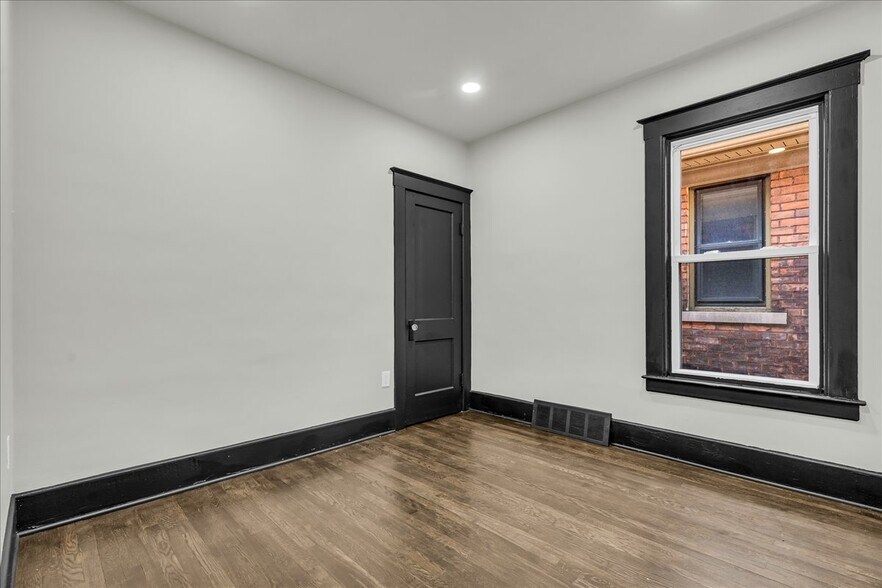 Building Photo - 5238 Commonwealth St