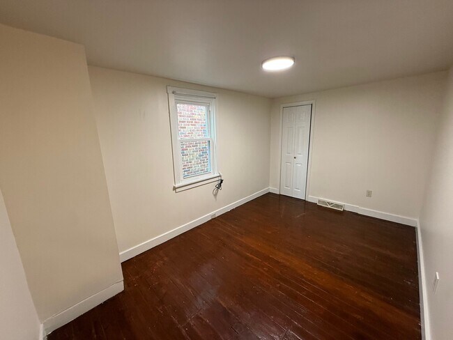 Building Photo - 448 W Vine St