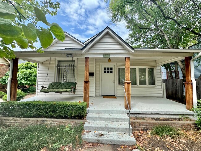 Building Photo - 1005 N Waco Ave