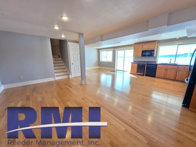 Building Photo - Waterfront Oasis!!!!