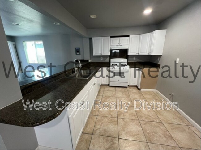 Building Photo - 1847 S Raintree Pl