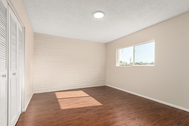 Building Photo - 2063 E Bramble Ave