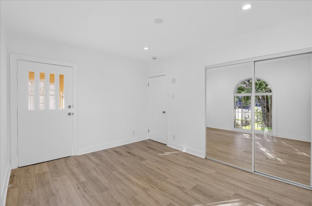 1st bedroom w/ 2 entrance doors from outside $ from the hallway - 1185 S Tremaine Ave