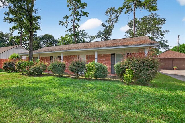 Building Photo - 10218 Oak Point Dr