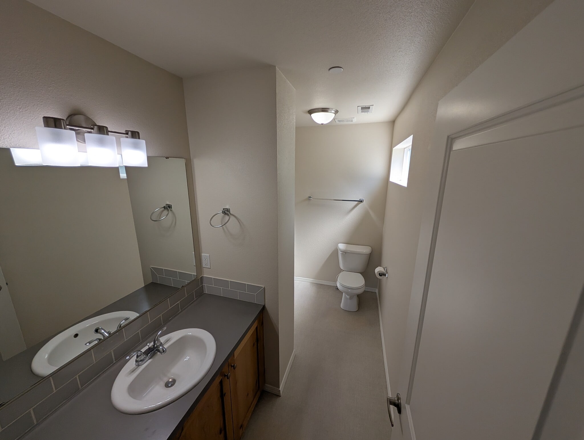 Building Photo - 1352 S Edgewater Cir