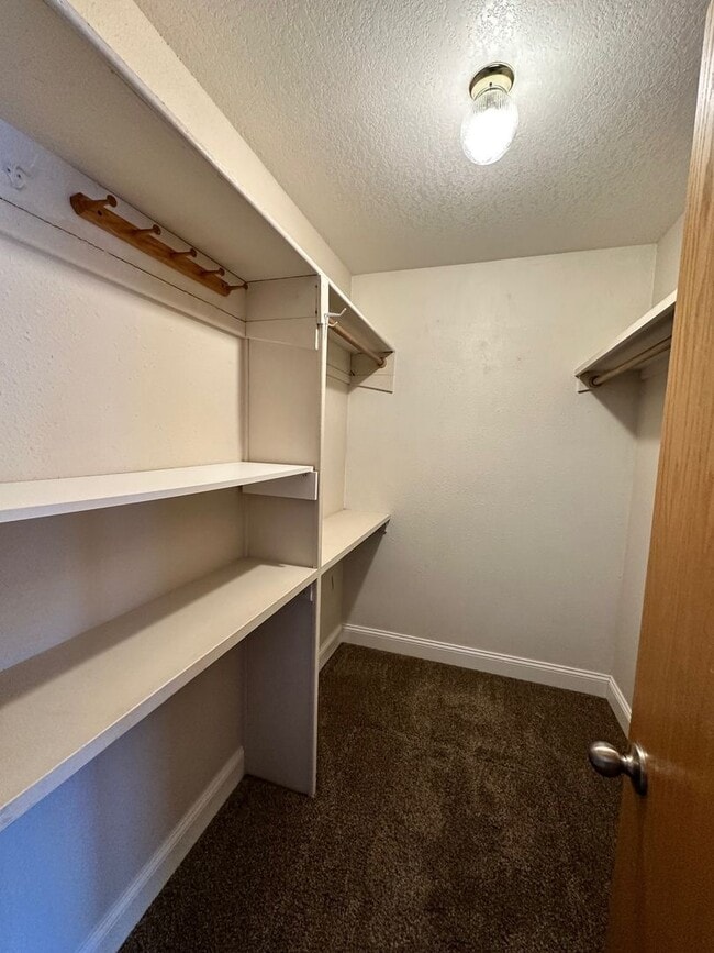 Building Photo - Lovely 3 Bedroom 2 Bath home in great location